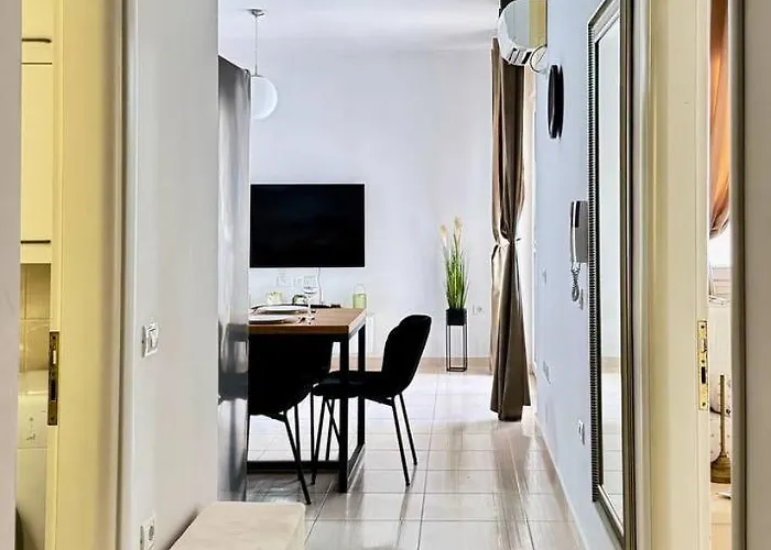 White Coast Daire Saranda