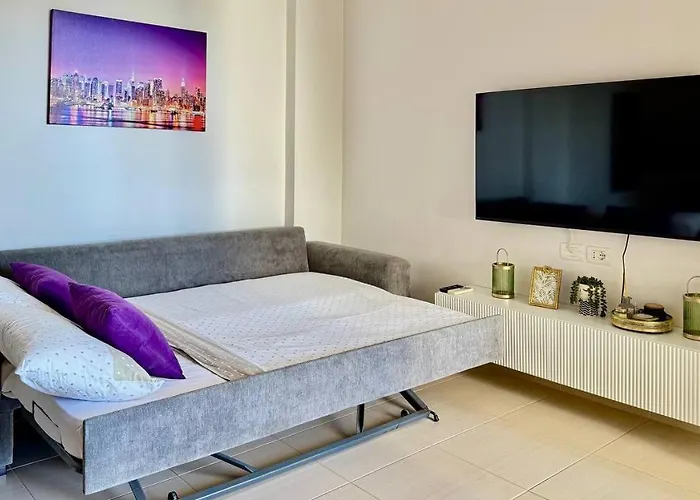 White Coast Daire Saranda